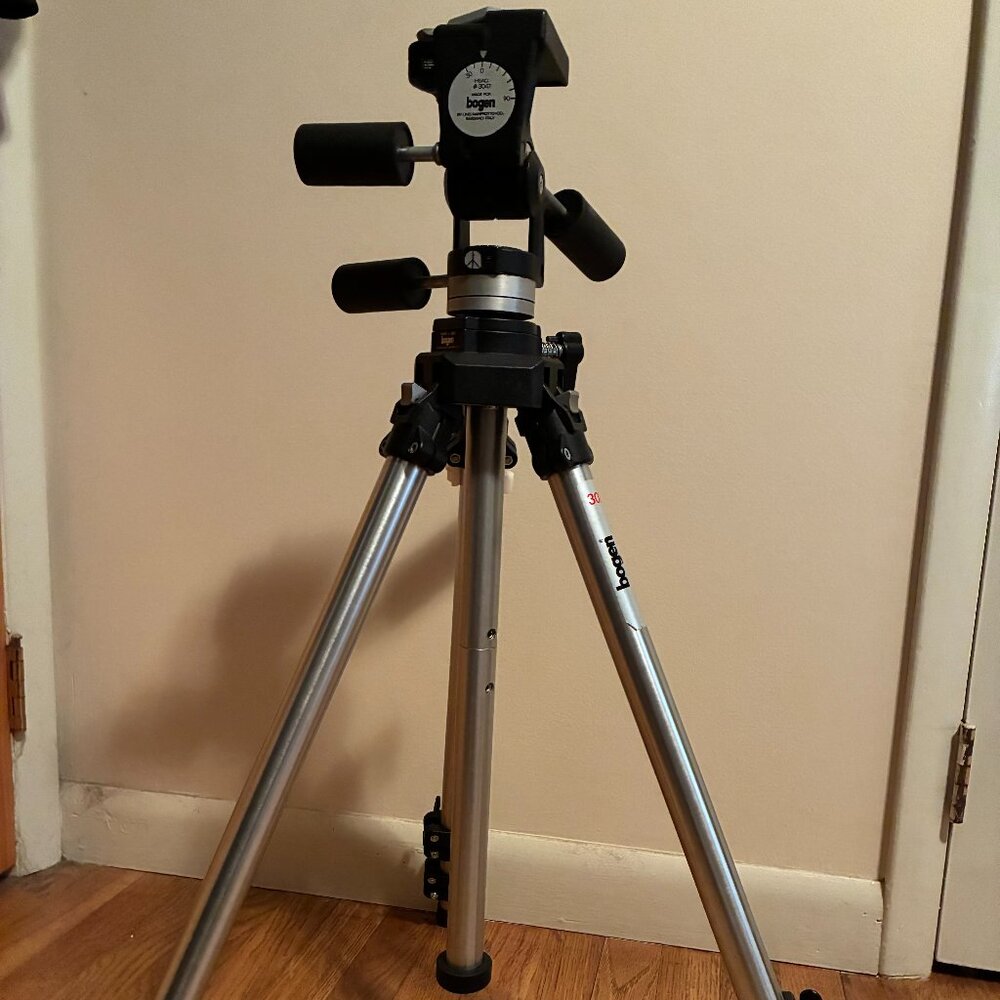 Bogon Professional 3021 Tripod w/ 3047 3-Way Pan Tilt Head with Carrying Bag